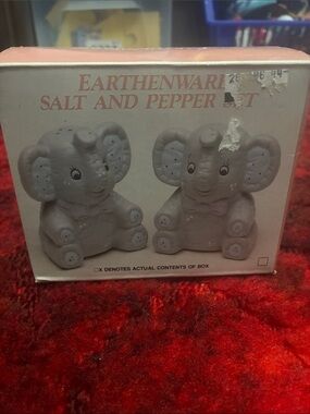 Earthenware salt and pepper shakers kitty cat